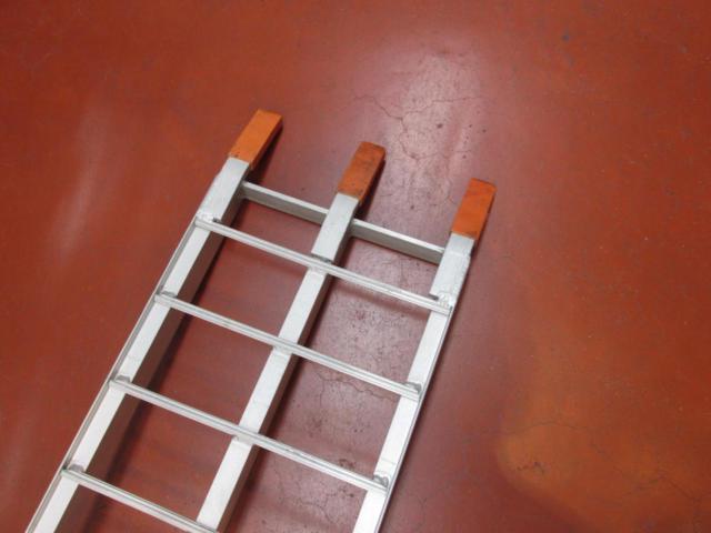 Unknown Manufacturer
Foldable aluminum ladder
Length: 215cm