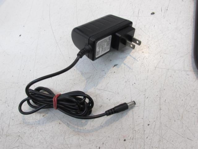 Fujikura Ltd.
LED-10W floodlight
Rechargeable (DN-103)
Power consumption HIGH10W/LOW5W