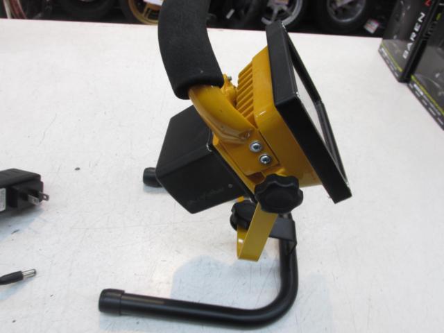 Fujikura Ltd.
LED-10W floodlight
Rechargeable (DN-103)
Power consumption HIGH10W/LOW5W