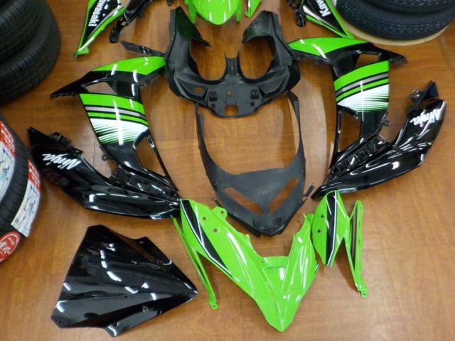 KAWASAKI
Genuine exterior set
Ninja650
ABS/year unknown