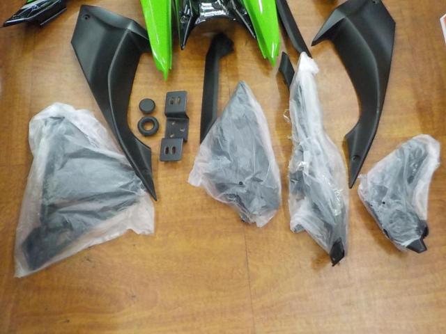 KAWASAKI
Genuine exterior set
Ninja650
ABS/year unknown