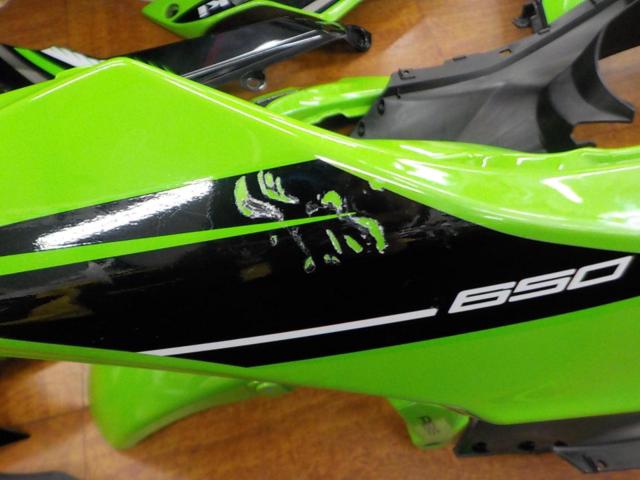 KAWASAKI
Genuine exterior set
Ninja650
ABS/year unknown