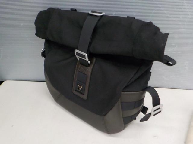 SW-MOTECH
Legend
Gear side bag
LC2
Left side only
Capacity: 13.5 L
