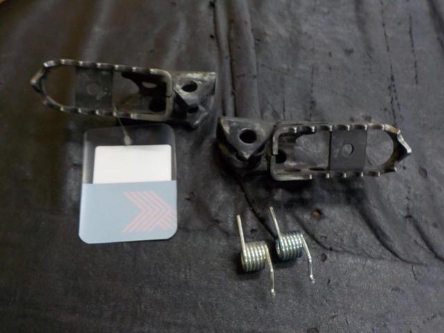 YAMAHA (Yamaha)
Genuine footpegs
Right and left
Selo 250