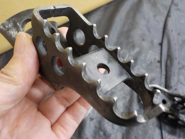 YAMAHA (Yamaha)
Genuine footpegs
Right and left
Selo 250