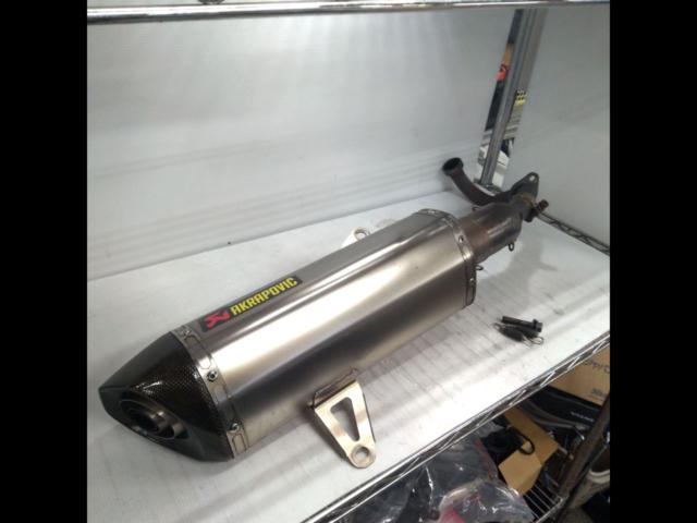 6AKRAPOVIC
Slip-on silencer + genuine exhaust pipe