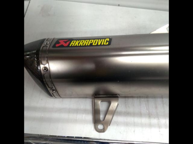 6AKRAPOVIC
Slip-on silencer + genuine exhaust pipe
