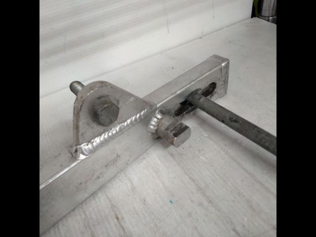 3 manufacturer unknown
Long swing arm