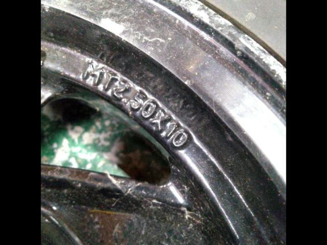 2SYM
Citycom 125 genuine front wheel