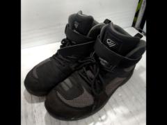 GOLDWIN
Mesh riding shoes