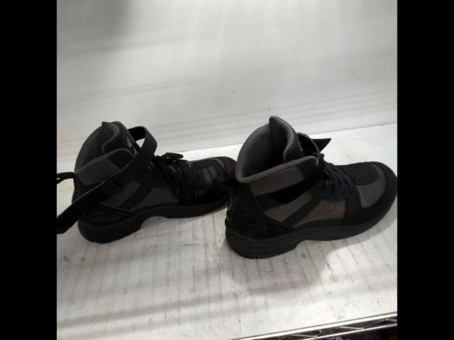 GOLDWIN
Mesh riding shoes