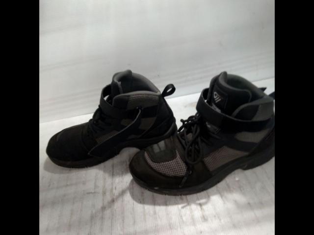 GOLDWIN
Mesh riding shoes