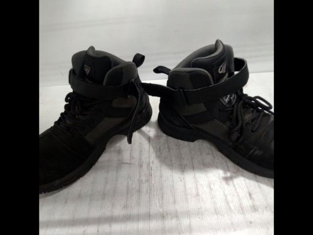 GOLDWIN
Mesh riding shoes