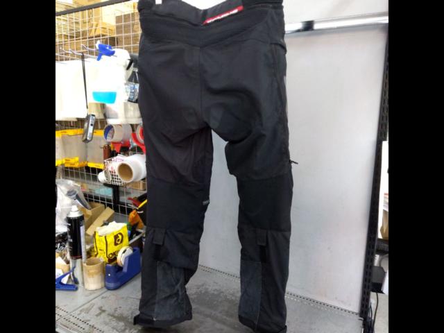 KOMINE
Full year riding pants