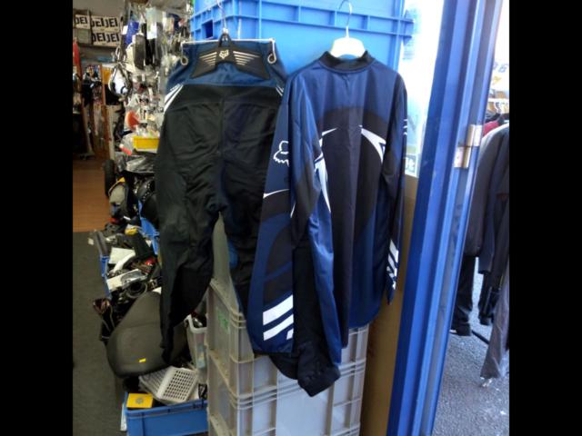 FOX
Off Road Jersey & Pants
Top and bottom set
L size and 32