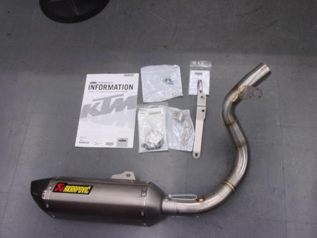 AKRAPOVICK™ genuine optional silencer
RC390