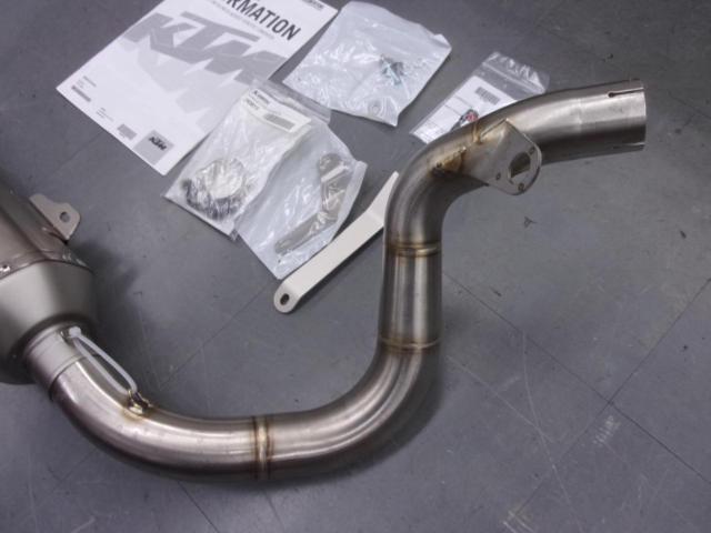 AKRAPOVICK™ genuine optional silencer
RC390