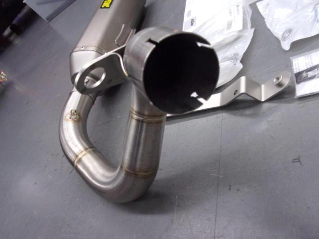 AKRAPOVICK™ genuine optional silencer
RC390