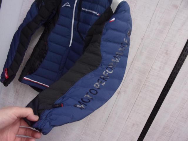 Size: MKUSHITANI White Goose Down Jacket