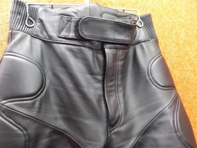 Size: LL
Tanio Shokai
RAVINE
Leather pants