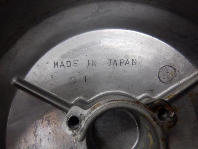 Cracks and thread damage present.
KAWASAKI
Genuine Generator cover
Z750FX-II/III ('80-'81)