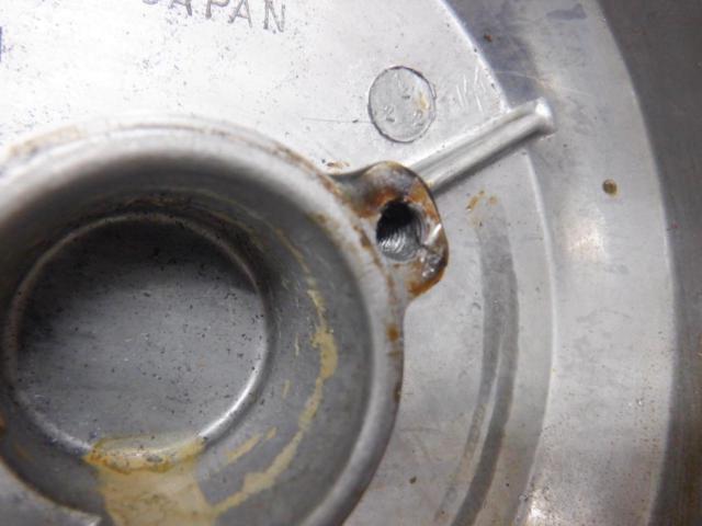 Cracks and thread damage present.
KAWASAKI
Genuine Generator cover
Z750FX-II/III ('80-'81)