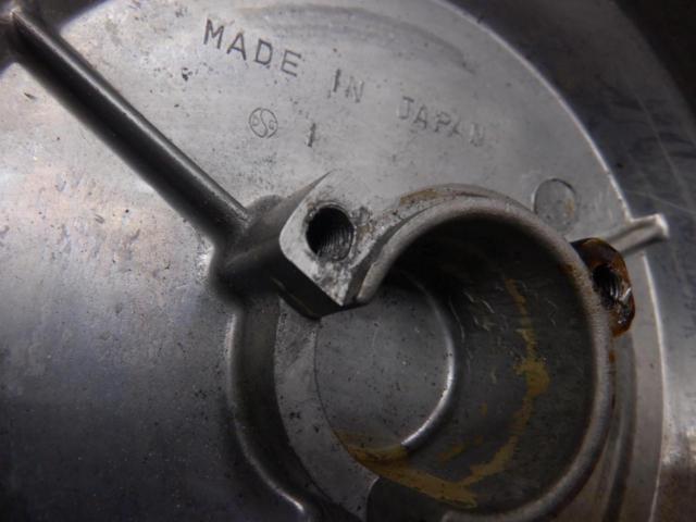 Cracks and thread damage present.
KAWASAKI
Genuine Generator cover
Z750FX-II/III ('80-'81)