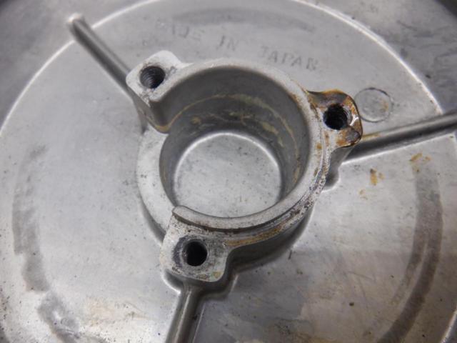 Cracks and thread damage present.
KAWASAKI
Genuine Generator cover
Z750FX-II/III ('80-'81)
