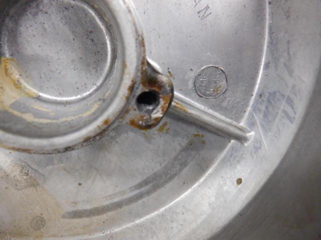 Cracks and thread damage present.
KAWASAKI
Genuine Generator cover
Z750FX-II/III ('80-'81)