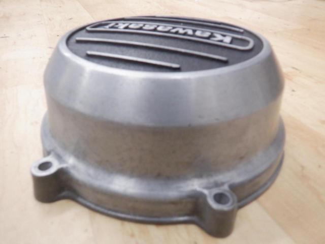Cracks and thread damage present.
KAWASAKI
Genuine Generator cover
Z750FX-II/III ('80-'81)