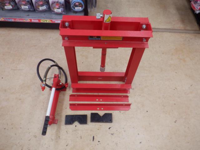 Unknown Manufacturer
4t
Hydraulic press machine