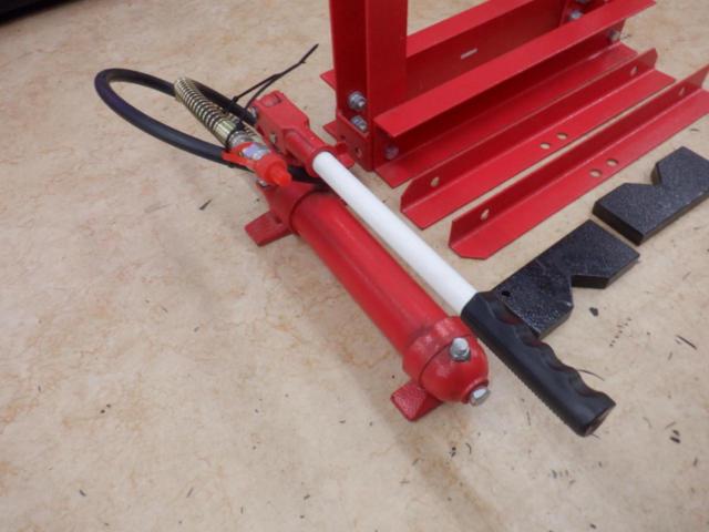 Unknown Manufacturer
4t
Hydraulic press machine