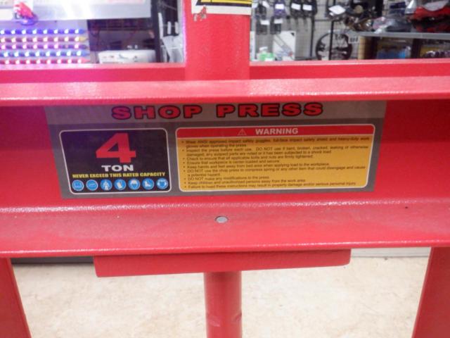 Unknown Manufacturer
4t
Hydraulic press machine