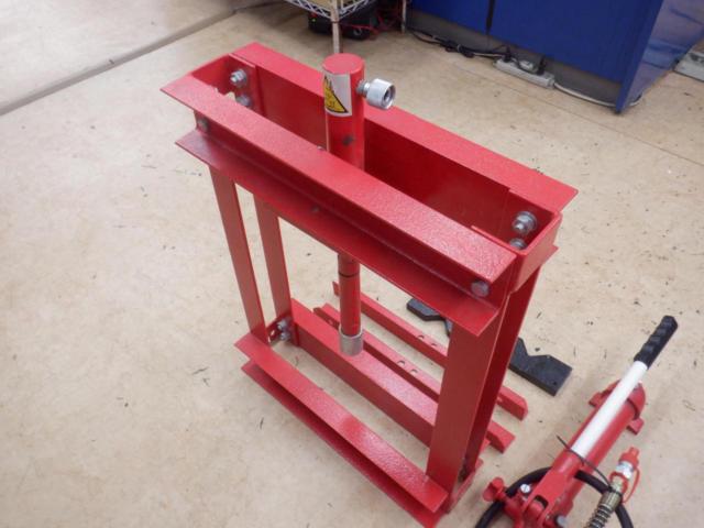 Unknown Manufacturer
4t
Hydraulic press machine