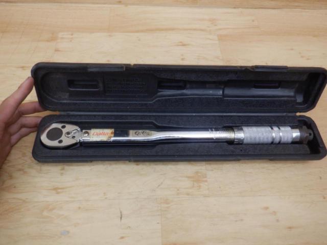 Unknown Manufacturer
Preset type torque wrench
3 / 8DR