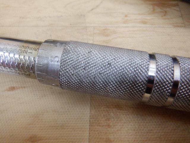 Unknown Manufacturer
Preset type torque wrench
3 / 8DR