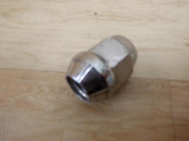 Unknown Manufacturer
Wheel nut
P1.25
Twenty
HEX: 19mm
Overall length: 30mm
