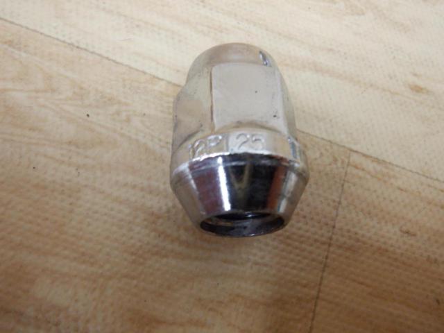 Unknown Manufacturer
Wheel nut
P1.25
Twenty
HEX: 19mm
Overall length: 30mm