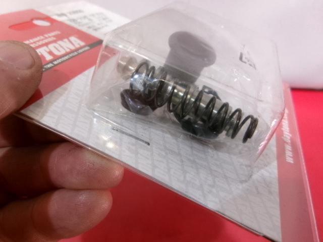 DAYTONA
23655
Master cylinder repair kit
Master diameter
1/2 inch
Unused item