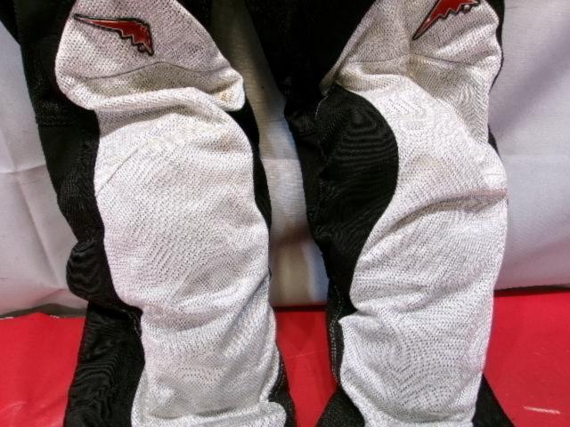 Size: L
K-2173
Pulse mesh bottoms
Color: Black / White