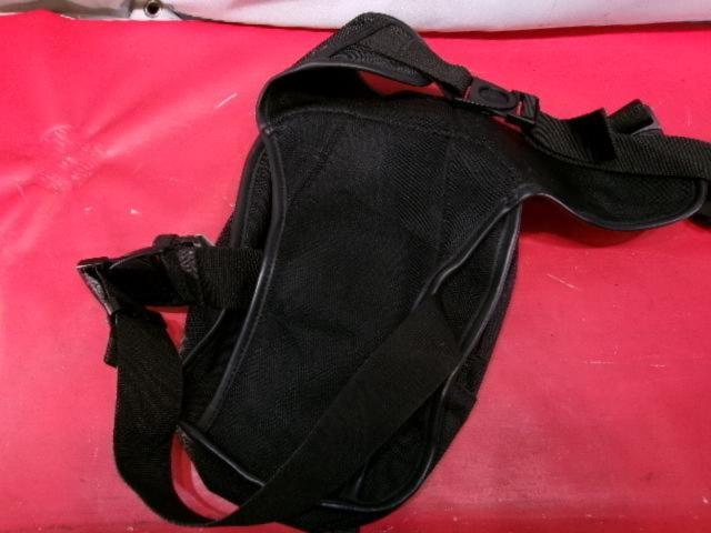 Capacity: Approx. 2.4L
KUSHITANI
K-3555
LEG
BAG
Color: saucy black