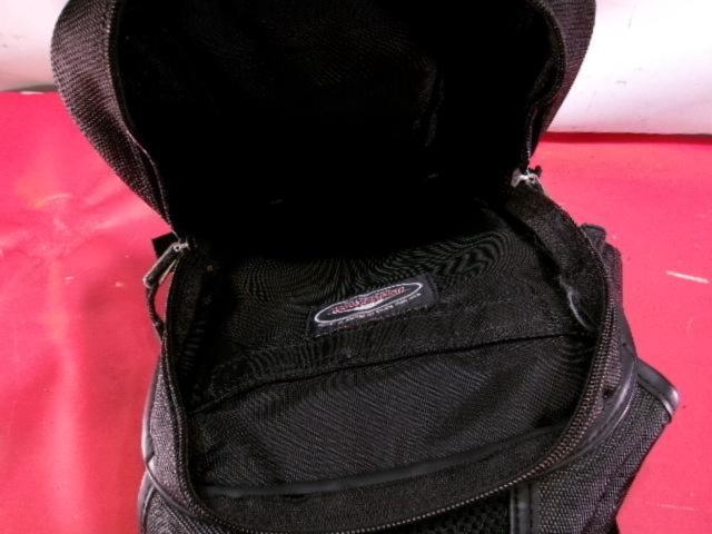 Capacity: Approx. 2.4L
KUSHITANI
K-3555
LEG
BAG
Color: saucy black
