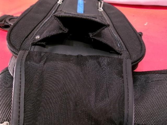 Capacity: Approx. 2.4L
KUSHITANI
K-3555
LEG
BAG
Color: saucy black