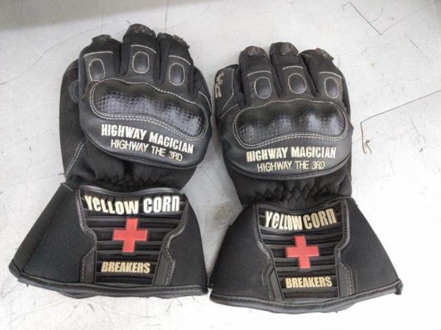 YeLLOW
CORN
Riding Gloves