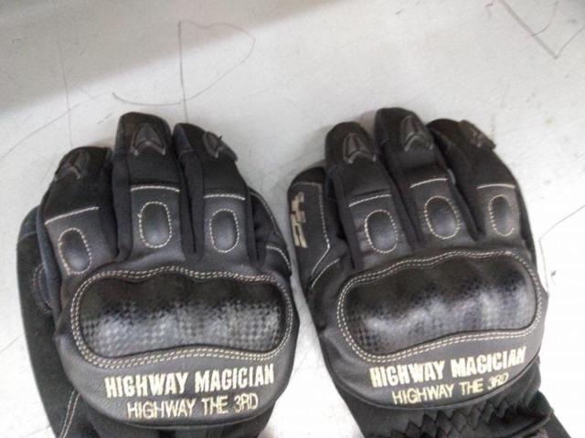 YeLLOW
CORN
Riding Gloves