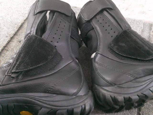 Size 25.5cm
KUSHITANI
K-4535
NEO
BOOTS
List price excluding tax: 40,000 yen
Kushitani
Neobutsu