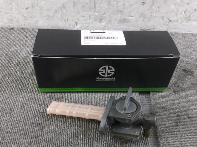 GPZ900RK AWASAKI
Genuine fuel cock
51023-0721