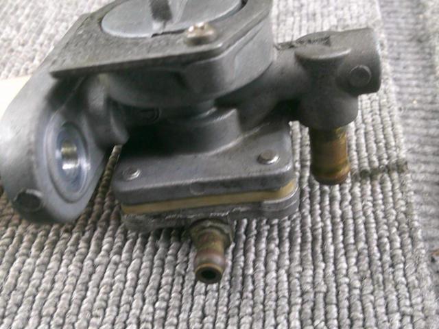 GPZ900RK AWASAKI
Genuine fuel cock
51023-0721