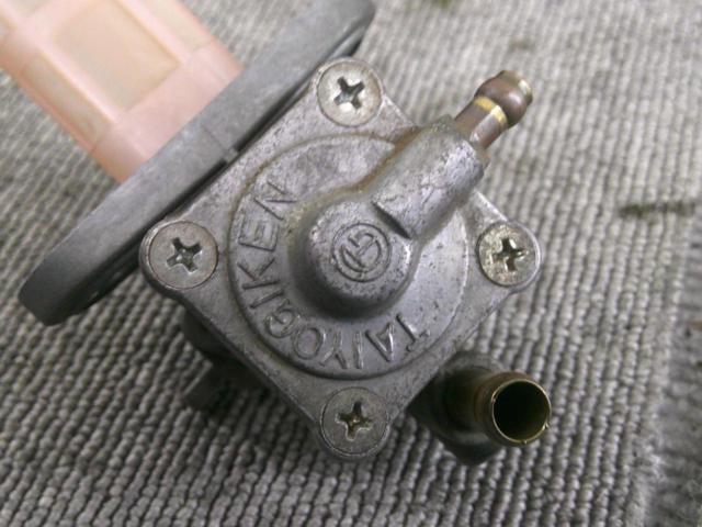 GPZ900RK AWASAKI
Genuine fuel cock
51023-0721
