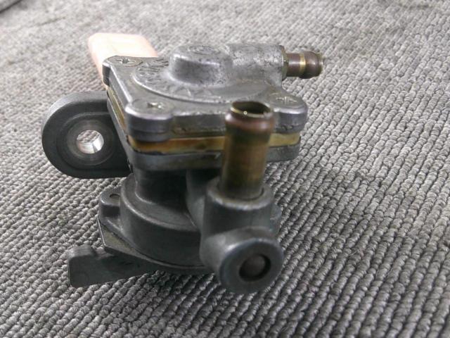 GPZ900RK AWASAKI
Genuine fuel cock
51023-0721
